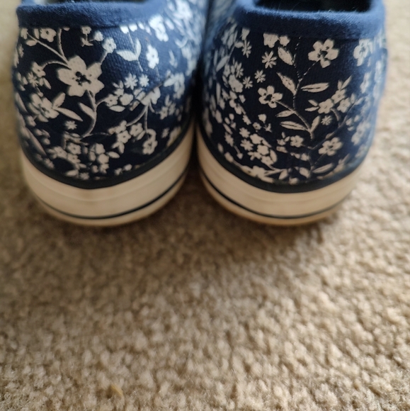 Sneakers - Picture 3 of 5